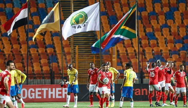 Ahly's players celebrate after winning the first leg of the CAF Champions League Quarter-final football match between Egypt's Al-Ahly and South Africa's Mamelodi Sundowns at al-Ahly Stadium in the capital Cairo on February 29, 2020. (Photo by Khaled DESOUKI / AFP)