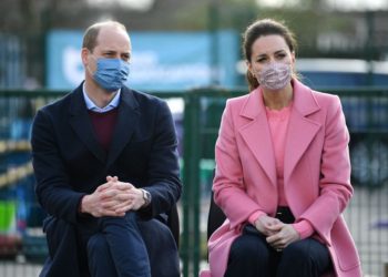 Britain's Prince William, Duke of Cambridge  and Britain's Catherine, Duchess of Cambridge listen during a discussion with teachers and mental health professionals at a visit to School21 following its re-opening after the easing of coronavirus lockdown restrictions in east London on March 11, 2021. - The visit coincides with the roll-out of Mentally Healthy Schools resources for secondary schools and how this is helping put mental health at the heart of their school?s curriculum. (Photo by JUSTIN TALLIS / various sources / AFP)/2021-03-11 21:02:20/